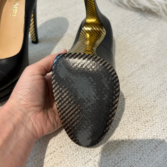 Stunning Chanel Platform Pumps - Picture 4 of 14